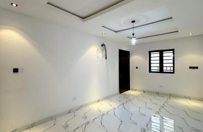 6 BEDROOM DETACHED DUPLEX WITH A SWIMMING POOL