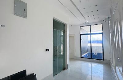 5 BEDROOM DETACHED DUPLEX WITH A SWIMMING POOL
