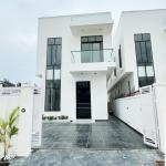 5 BEDROOM DETACHED DUPLEX WITH A SWIMMING POOL