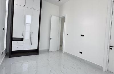 5 BEDROOM DETACHED DUPLEX WITH A SWIMMING POOL