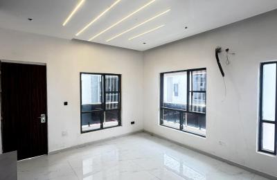 5 BEDROOM DETACHED DUPLEX WITH A SWIMMING POOL