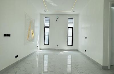 5 BEDROOM DETACHED DUPLEX WITH A SWIMMING POOL