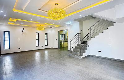 4 BEDROOM DETACHED DUPLEX WITH SWIMMING POOL FOR SALE