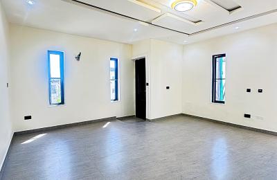 4 BEDROOM DETACHED DUPLEX WITH SWIMMING POOL FOR SALE