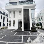 5 BEDROOM DETACHED DUPLEX WITH A SWIMMING POOL