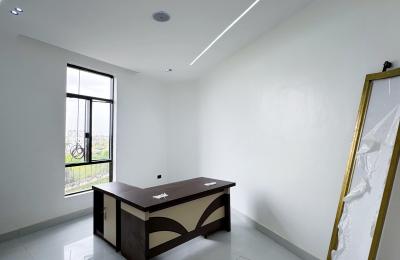 5 BEDROOM DETACHED DUPLEX WITH A SWIMMING POOL