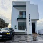 5 BEDROOM DETACHED DUPLEX WITH A SWIMMING POOL