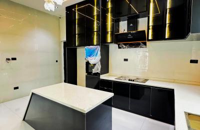 5 BEDROOM DETACHED DUPLEX WITH A SWIMMING POOL