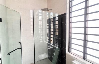 6 BEDROOM DETACHED DUPLEX WITH A SWIMMING POOL