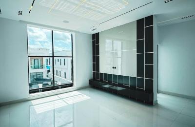 5 BEDROOM DETACHED DUPLEX WITH A SWIMMING POOL