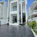5 BEDROOM DETACHED DUPLEX WITH A SWIMMING POOL