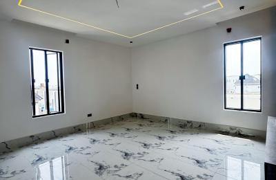 5 BEDROOM DETACHED DUPLEX WITH A SWIMMING POOL