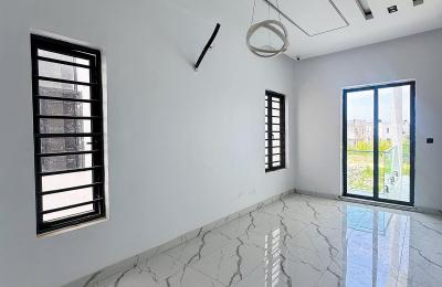 5 BEDROOM DETACHED DUPLEX WITH A SWIMMING POOL