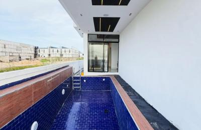 5 BEDROOM DETACHED DUPLEX WITH A SWIMMING POOL