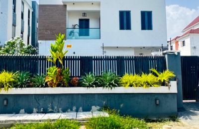 5 BEDROOM DETACHED DUPLEX WITH A SWIMMING POOL
