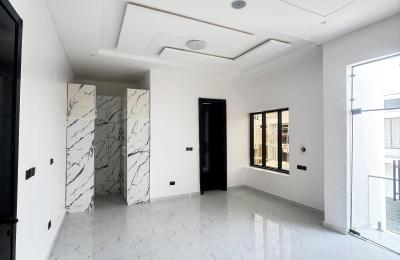6 BEDROOM DETACHED DUPLEX WITH A SWIMMING POOL