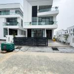 5 BEDROOM DETACHED DUPLEX WITH A SWIMMING POOL