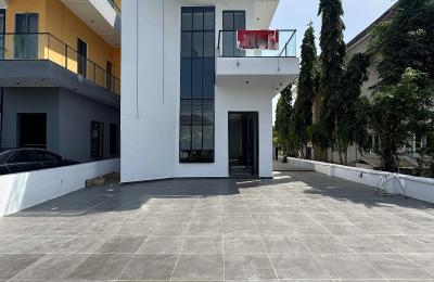 5 BEDROOM DETACHED DUPLEX WITH A SWIMMING POOL