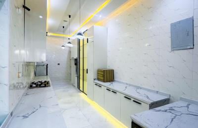6 BEDROOM DETACHED DUPLEX WITH A SWIMMING POOL