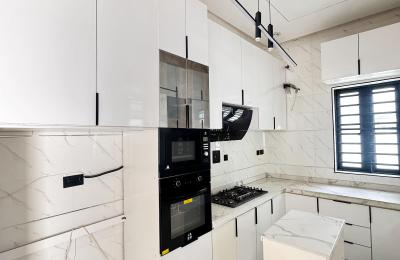 4 BEDROOM DETACHED DUPLEX WITH SWIMMING POOL