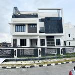 5 BEDROOM DETACHED DUPLEX WITH A SWIMMING POOL