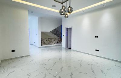 5 BEDROOM DETACHED DUPLEX WITH A SWIMMING POOL
