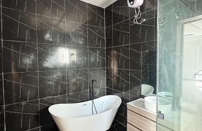 5 BEDROOM DETACHED DUPLEX WITH A SWIMMING POOL