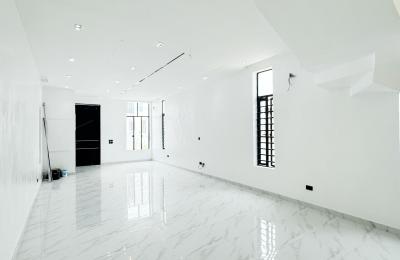 5 BEDROOM DETACHED DUPLEX WITH A SWIMMING POOL