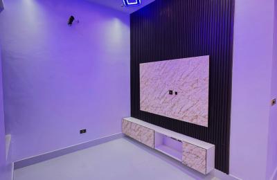 5 BEDROOM DETACHED DUPLEX WITH A SWIMMING POOL