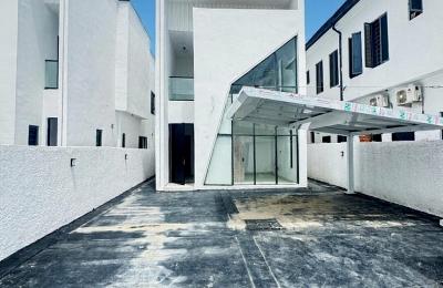 5 BEDROOM DETACHED DUPLEX WITH A SWIMMING POOL