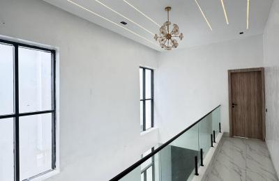 5 BEDROOM DETACHED DUPLEX WITH A SWIMMING POOL