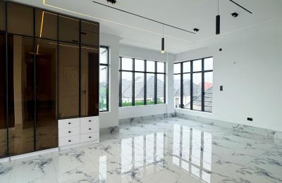 5 BEDROOM DETACHED DUPLEX WITH A SWIMMING POOL