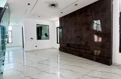 5 BEDROOM DETACHED DUPLEX WITH A SWIMMING POOL
