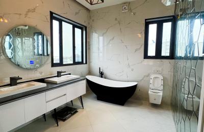 5 BEDROOM DETACHED DUPLEX WITH A SWIMMING POOL