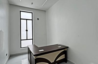 6 BEDROOM DETACHED DUPLEX WITH A SWIMMING POOL