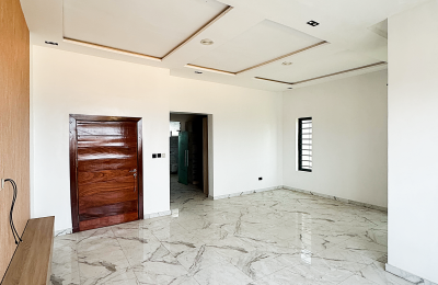 6 BEDROOM DETACHED DUPLEX WITH A SWIMMING POOL