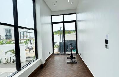 5 BEDROOM DETACHED DUPLEX WITH A SWIMMING POOL
