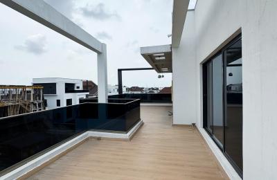 5 BEDROOM DETACHED DUPLEX WITH A SWIMMING POOL