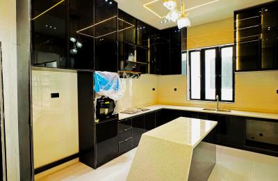 5 BEDROOM DETACHED DUPLEX WITH A SWIMMING POOL