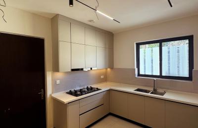 5 BEDROOM DETACHED DUPLEX WITH A SWIMMING POOL