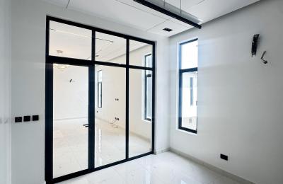 5 BEDROOM DETACHED DUPLEX WITH A SWIMMING POOL