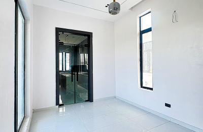 5 BEDROOM DETACHED DUPLEX
