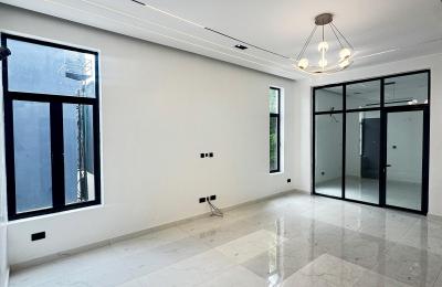 5 BEDROOM DETACHED DUPLEX WITH A SWIMMING POOL
