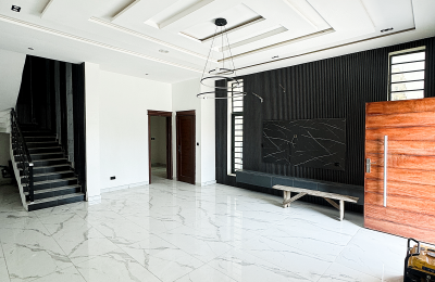 6 BEDROOM DETACHED DUPLEX WITH A SWIMMING POOL