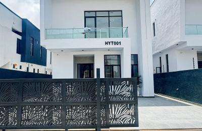 5 BEDROOM DETACHED DUPLEX WITH A SWIMMING POOL