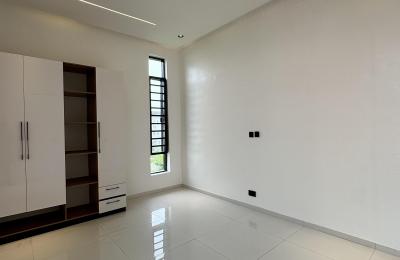 5 BEDROOM DETACHED DUPLEX