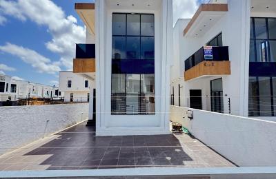 5 BEDROOM DETACHED DUPLEX WITH A SWIMMING POOL
