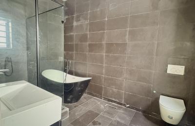 5 BEDROOM DETACHED DUPLEX