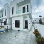 4 BEDROOM DETACHED DUPLEX WITH SWIMMING POOL