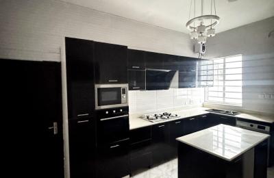 5 BEDROOM DETACHED DUPLEX WITH A SWIMMING POOL